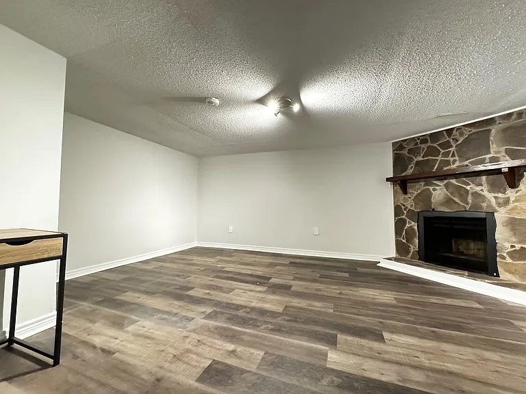 121 University Ave E #2 — Photo 5