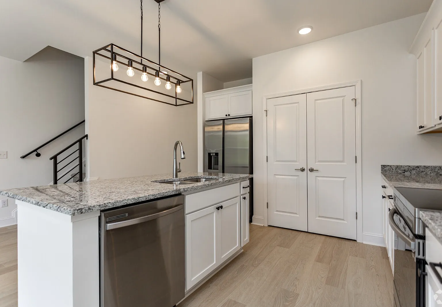 3 bed, 2.5 bath, 1505 sqft, $2,150 — Photo 4
