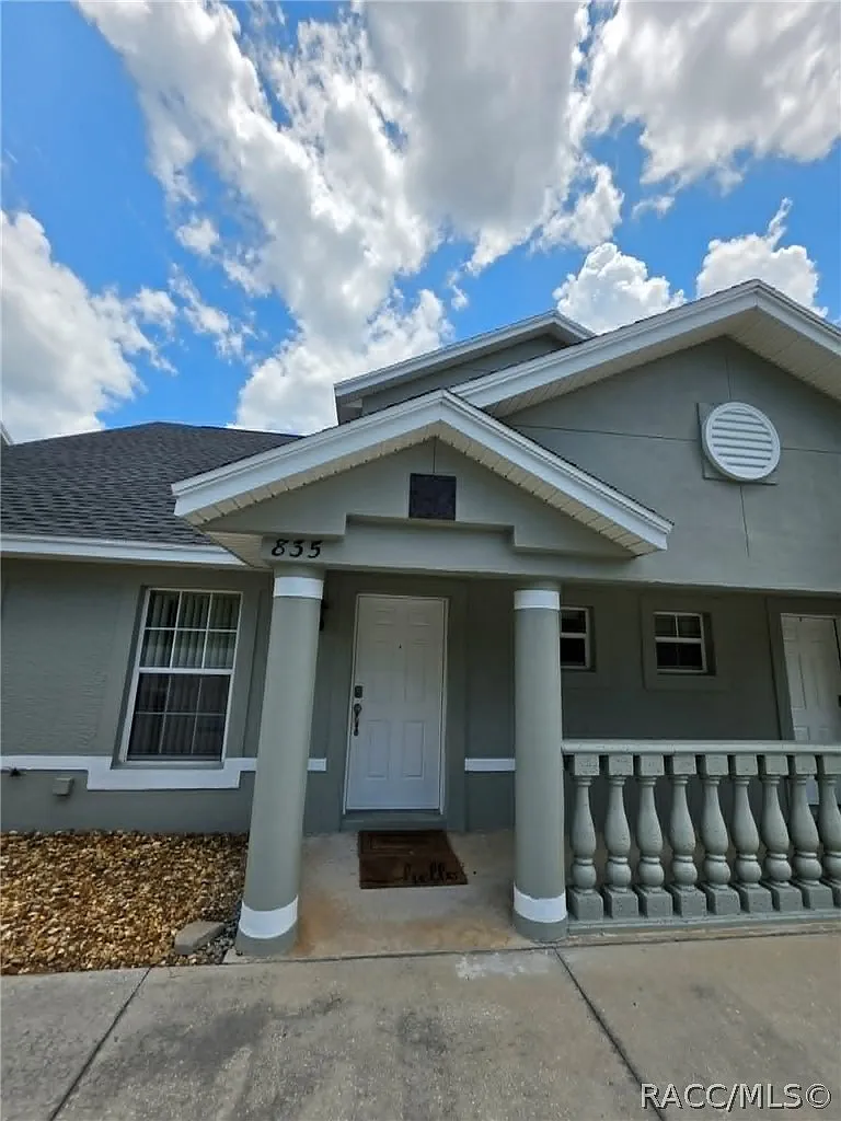 3 bed, 2.0 bath, 1262 sqft, $1,800 — Photo 2