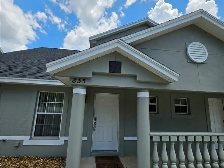 835 N Rembrandt Way — Photo 2