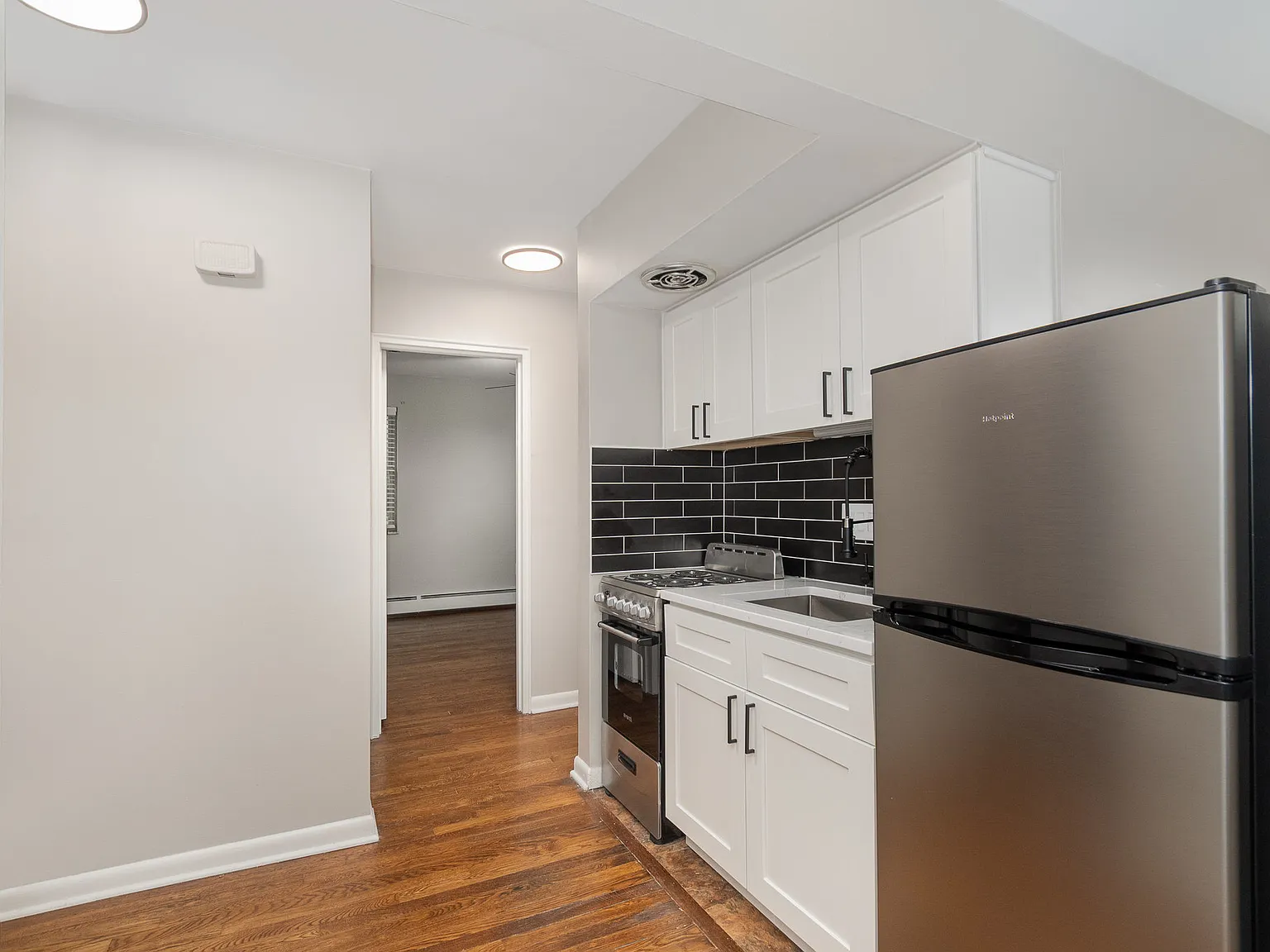 1 bed, $1,200 — Photo 4
