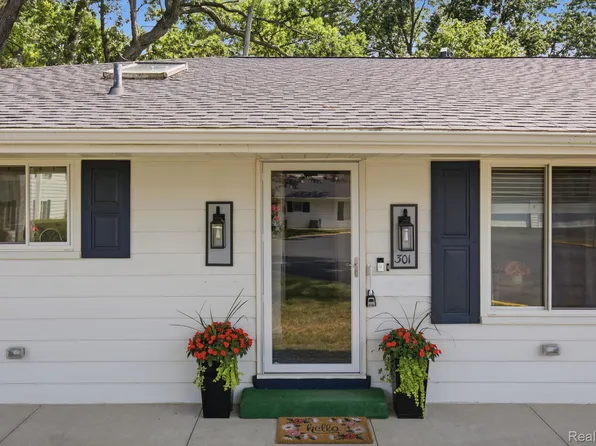 1501 River Rd APT 301, Saint Clair, MI 48079