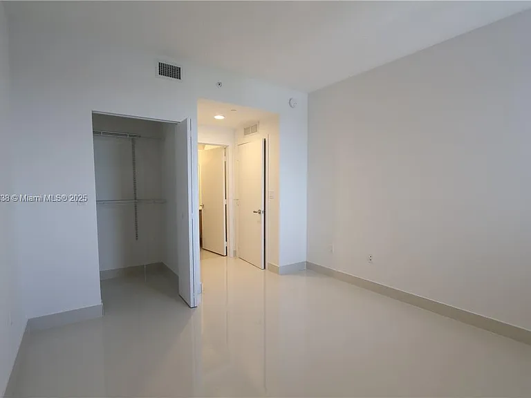 600 NE 27th St #232 — Photo 16