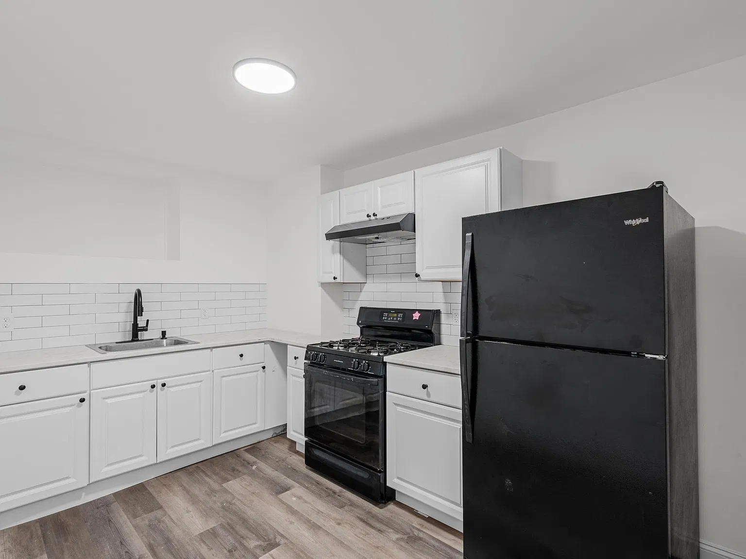 2 bed, 996 sqft, $1,900 — Photo 2