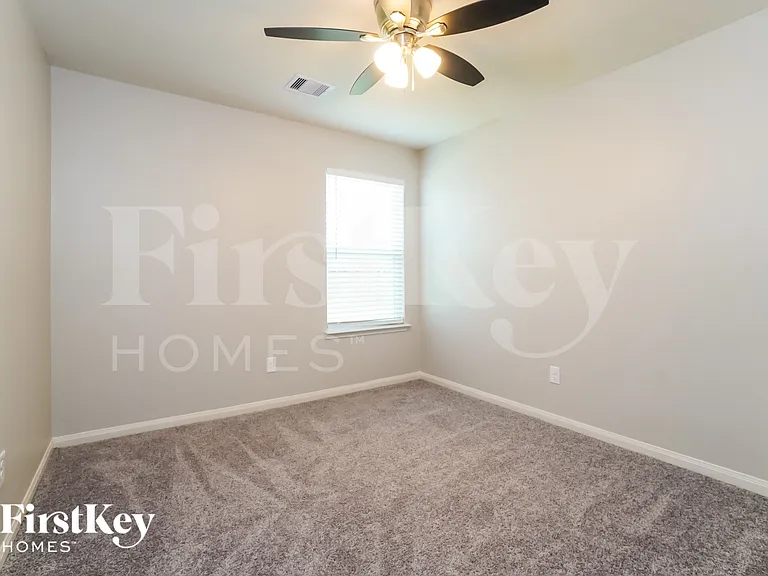1001 Walnut Ln — Photo 8