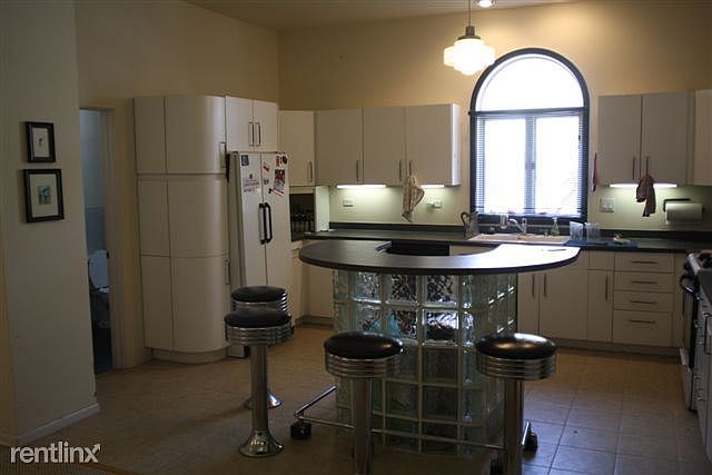 1st image of 3125 N Paulina St APT 1F
