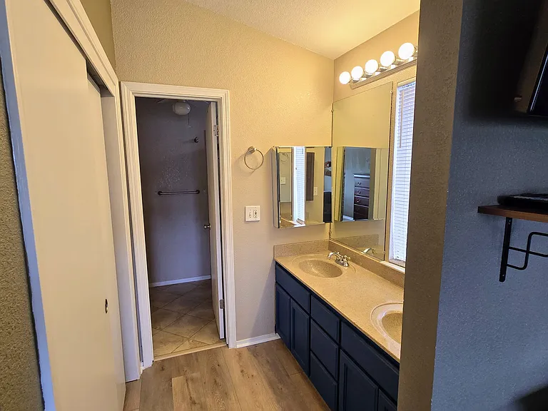 772 Meadowhawk Dr #1 — Photo 4