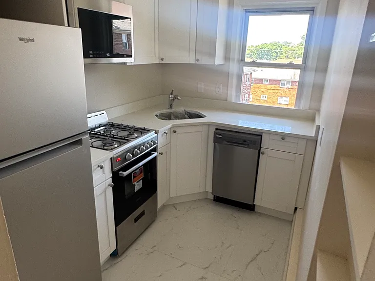325 Grantwood Blvd #6 — Photo 5