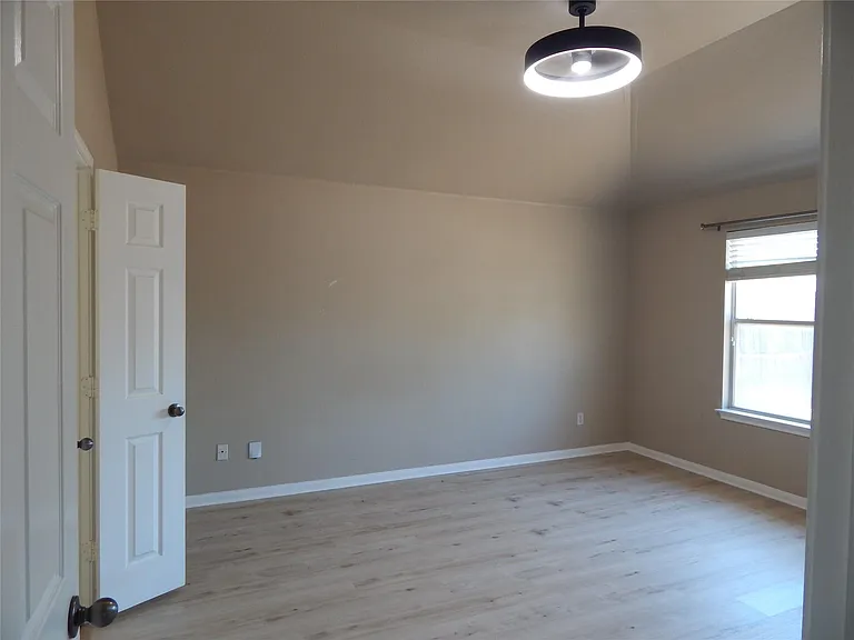 601 Abbeyglen Castle Dr — Photo 16