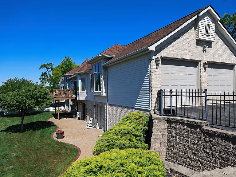 166 Highland Ave — Photo 8