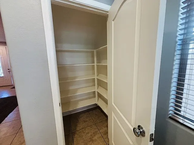 3 bed, 2.5 bath, 2356 sqft, $2,399 — Photo 4