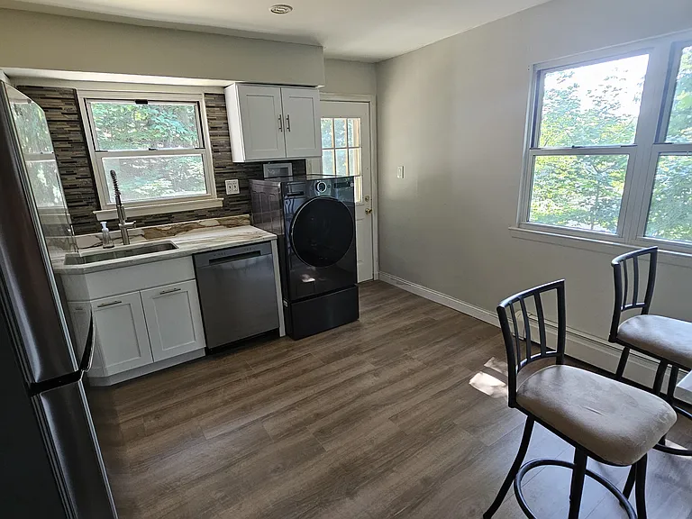 21 Richmond Pl — Photo 2