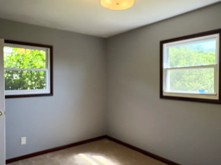 1406 Valley View Dr — Photo 7