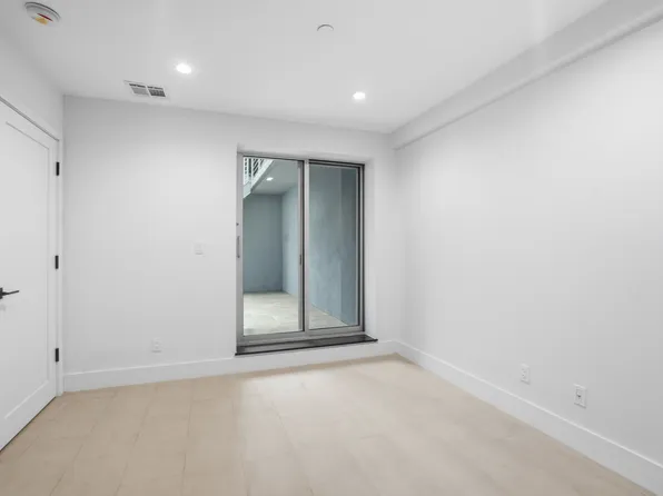 107 Waverly Avenue image 17 of 23