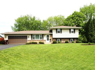 6169 Weather Vane Ln, Machesney Park, IL 61115