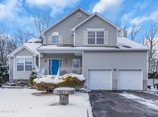 726 Spruce Hill Dr, Toms River, NJ 08753