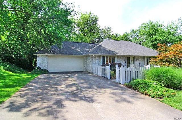 1st image of 2811 Thomas Dr