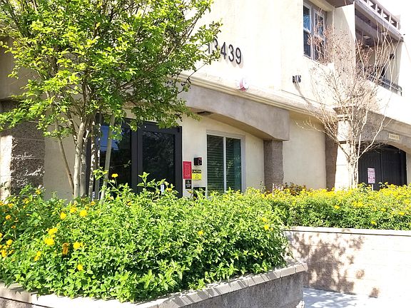 3rd image of 13439 Burbank Blvd #210