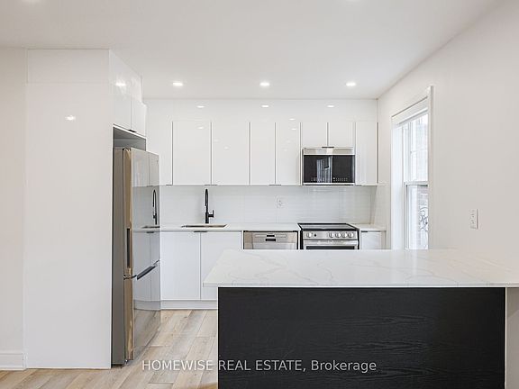 2nd image of 383 Spadina Rd #2