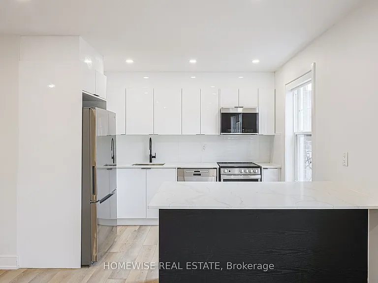 383 Spadina Rd #2 — Photo 2