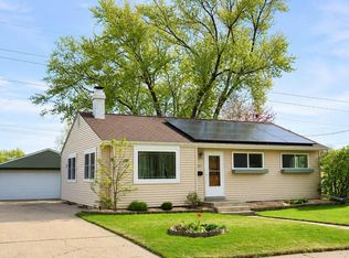 1627 Birch DRIVE, Waukesha, WI 53188