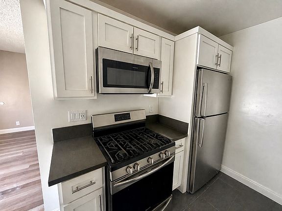 5th image of 939 Pacific Ave APT 6