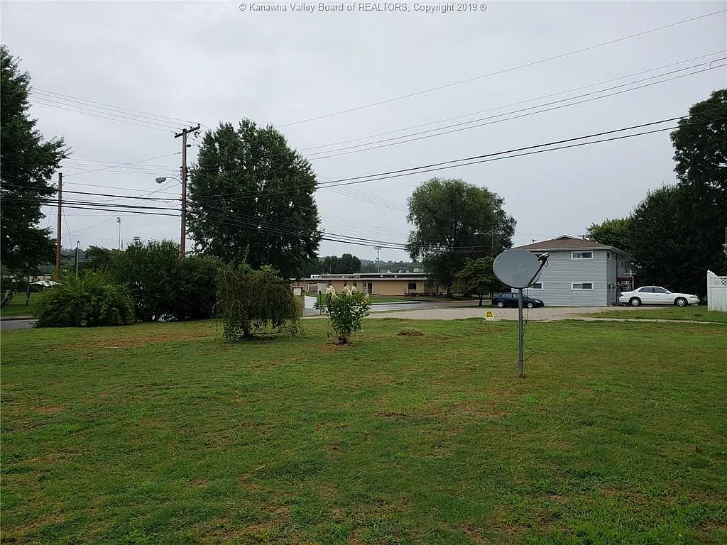 304 Sycamore St photo 1