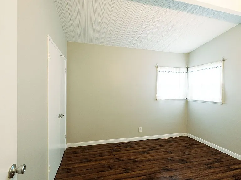 2033 E Garvey Ave N — Photo 14