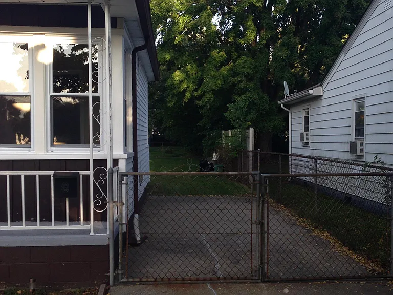 4673 Madison St — Photo 2