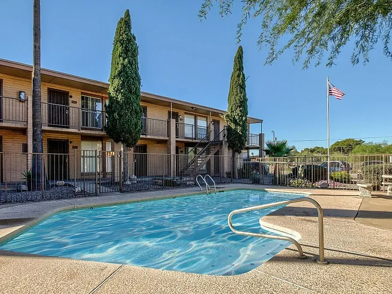 Vista Hermosa Apts — Photo 11
