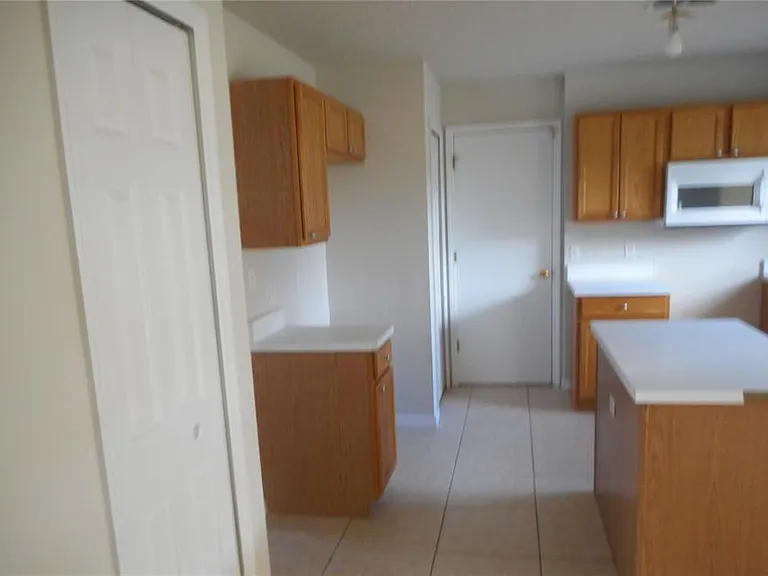 950 Derbyshire Dr — Photo 8