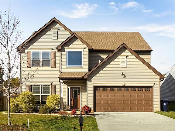 2nd image of 122 Saintsbury Pl