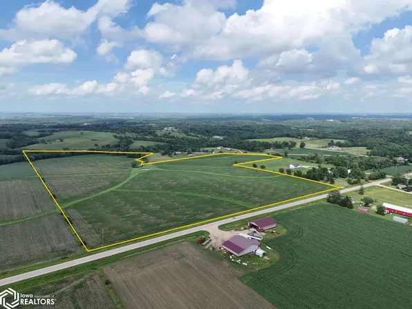 260 Prairie Chapel Rd, Central City, IA 52214