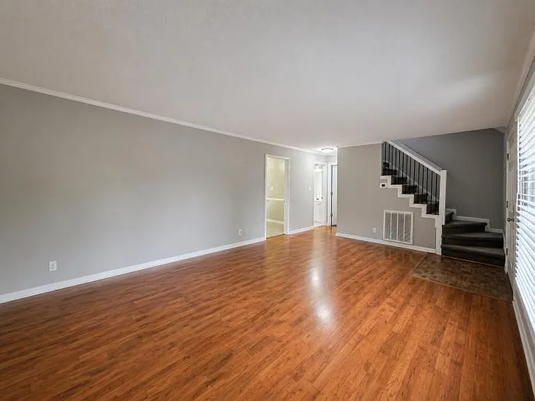 125 Mossland Dr — Photo 5