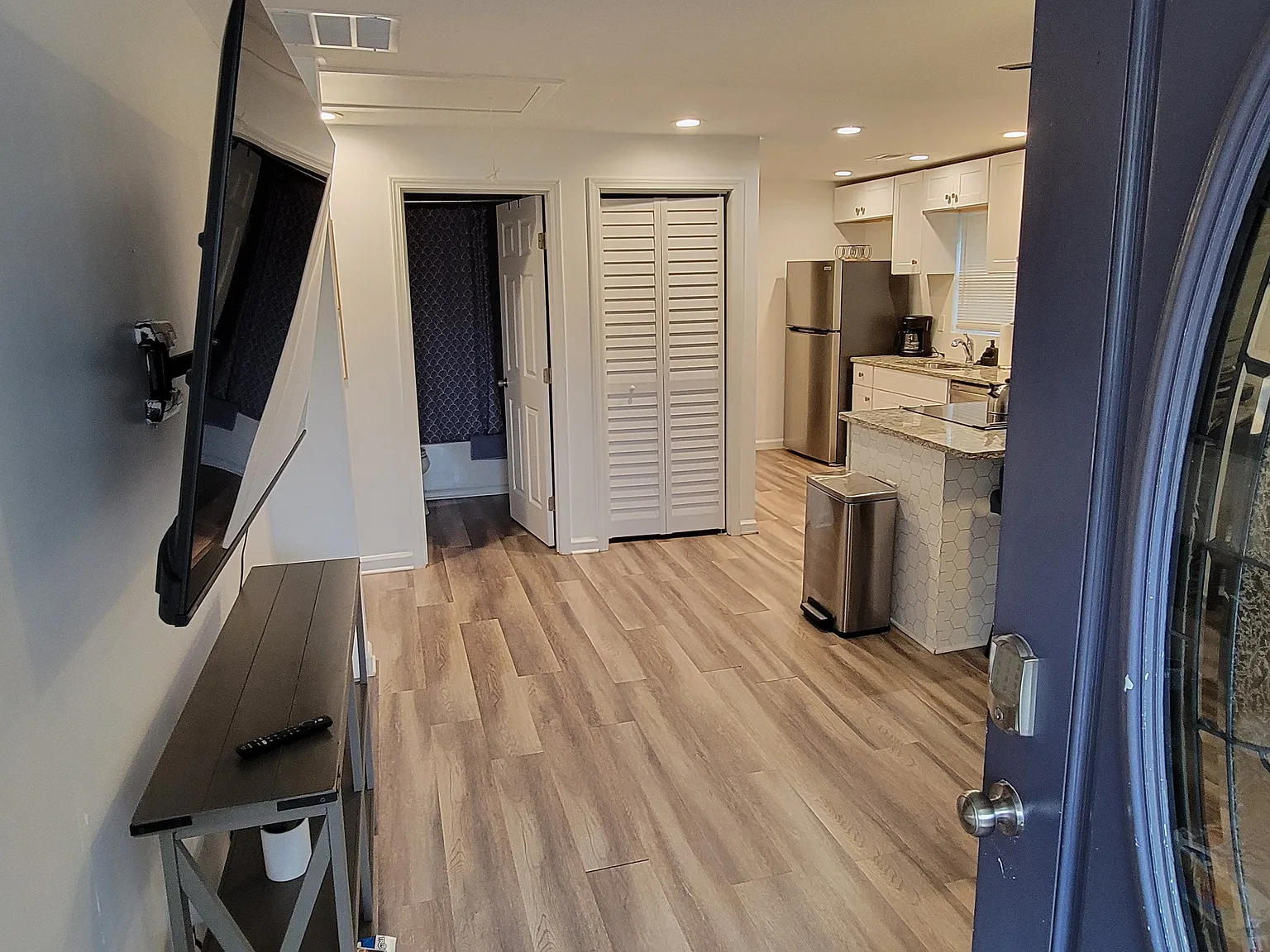 3 bed, 1081 sqft, $2,200 — Photo 3