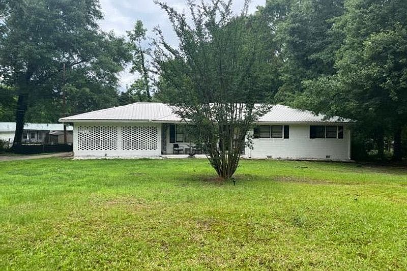 1st image of 625 Emerald Dr
