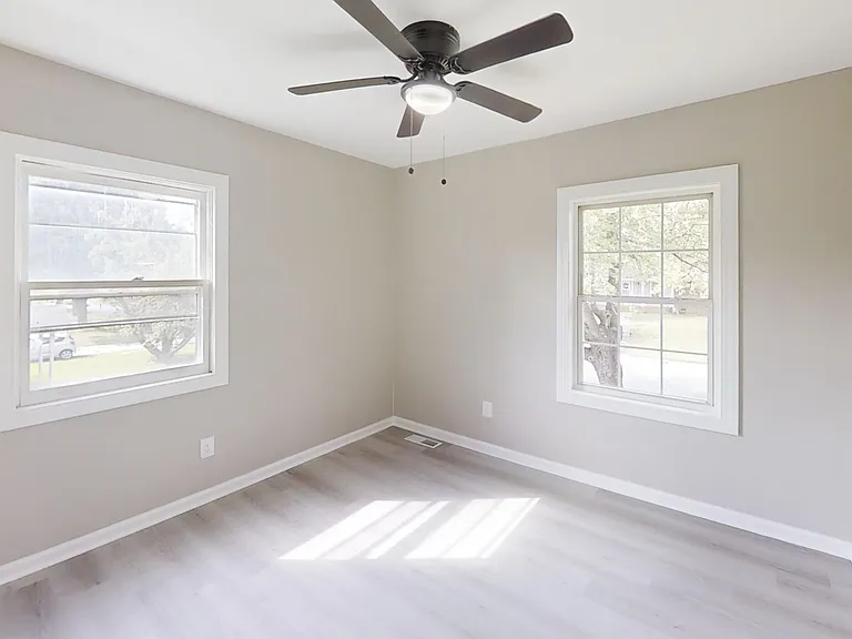 2401 Phoenix Dr — Photo 7