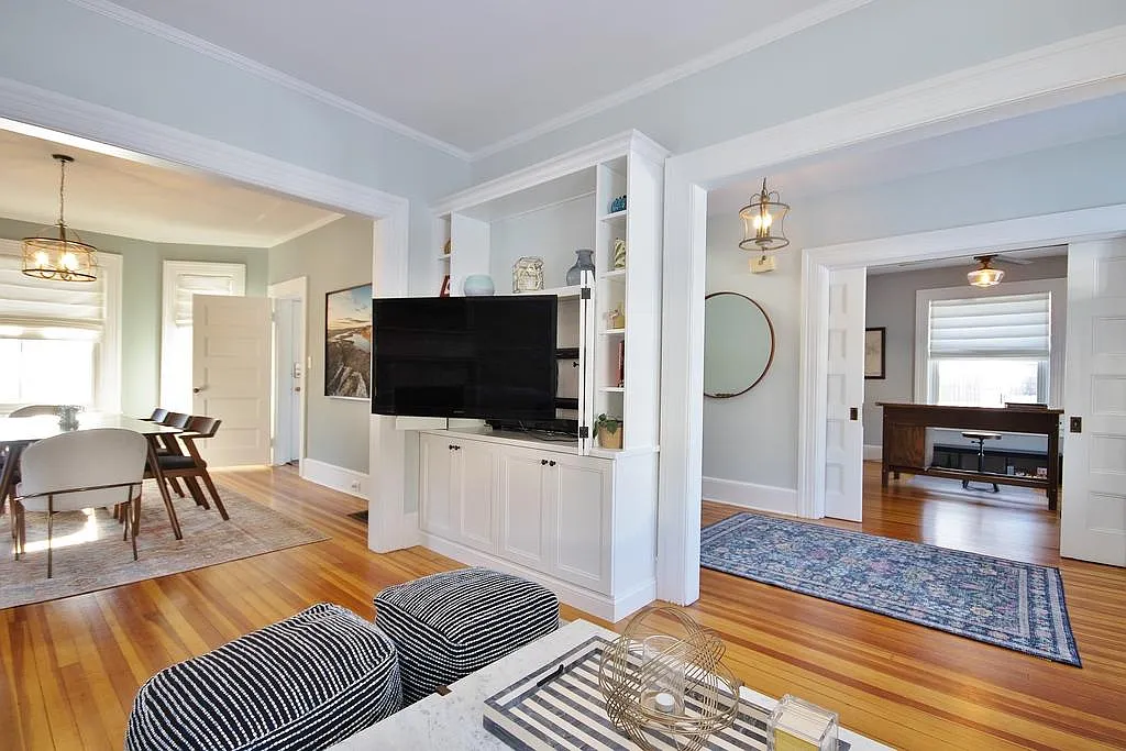 4 bed, 1.5 bath, 2300 sqft, $5,250 — Photo 3