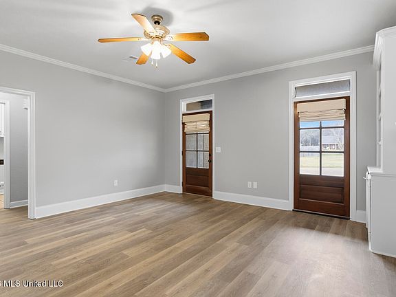 5th image of 577 Oak Ridge Way