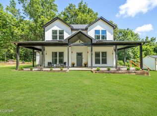 102 Daisy Donaldson Rd, Humboldt, TN 38343