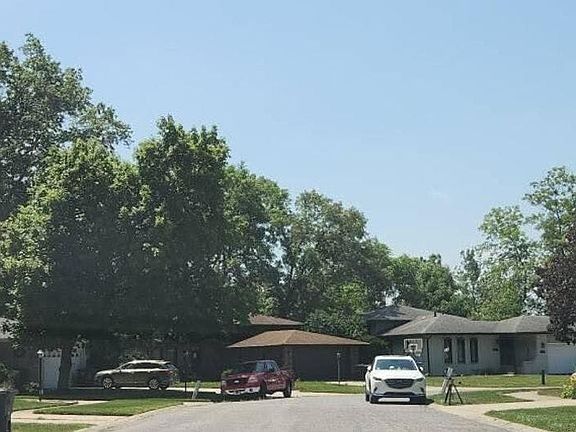 4th image of 1501 Howard Ct