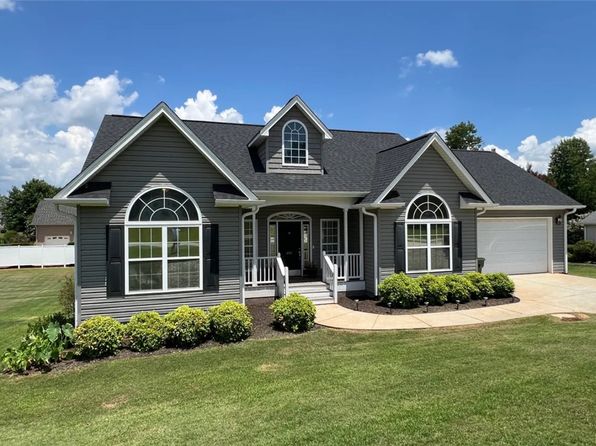 401 Eastview Ct