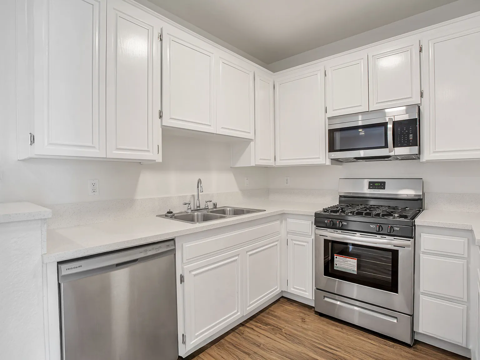 2 bed, 1200 sqft, $2,900 — Photo 3