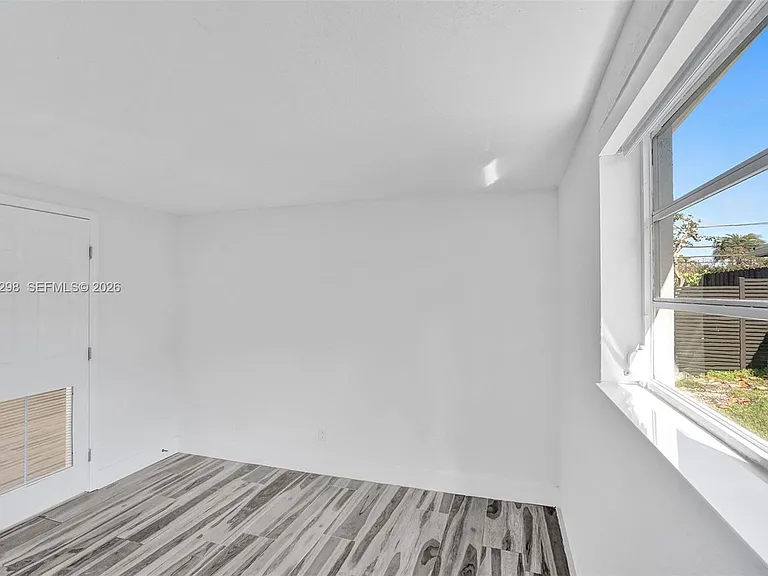 19260 NE 22nd Ave — Photo 27