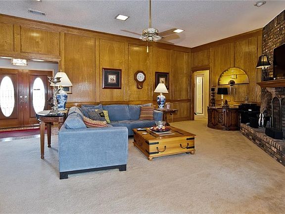 3rd image of 2929 Apple Valley Dr