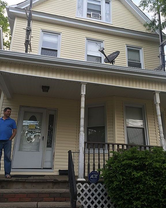 2nd image of 484 Walnut St