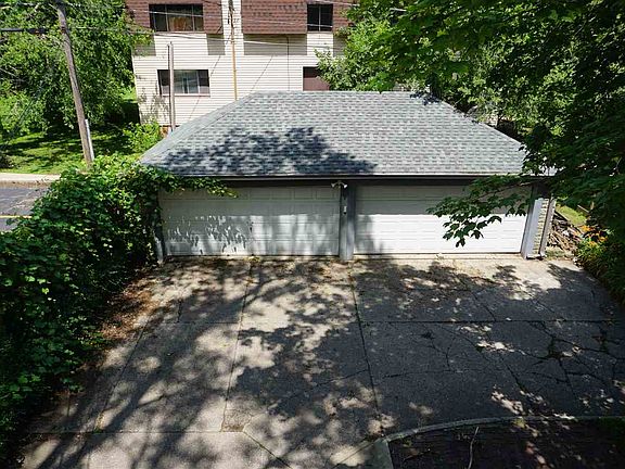 3rd image of 834 N Church St