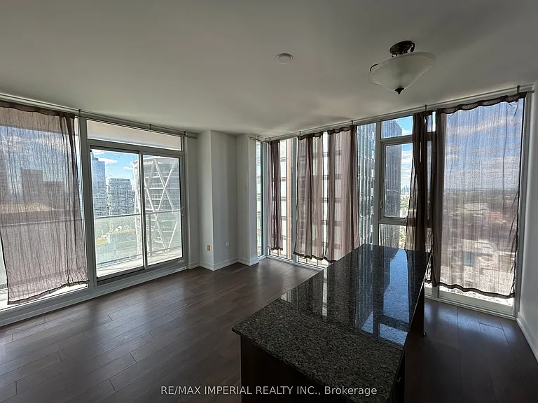 426 University Ave #3603 — Photo 2
