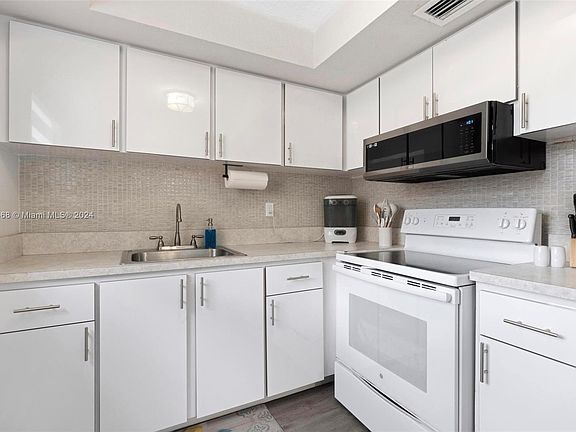 4th image of 5910 NE 1st Ave