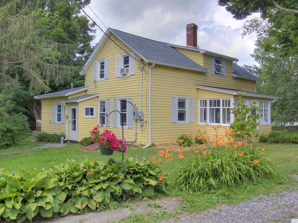 1st image of 260 Main Street Cres #7A